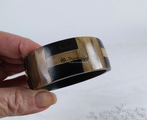 Bracelets en bois naturel Bijoux ethniques faits à la main pour femmes et filles par Tradebyd - Product Image 4