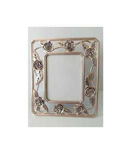 Cadre photo en métal décoratif classique pour un style d'intérieur d'inspiration vintage avec une finition riche et un attrait artistique - Product Image 1