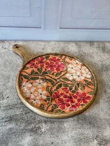 Plato de servir de madera pulido a mano para uso decorativo Ideal para decoración del hogar y estilo de fotografía de alimentos - Product Image 5