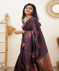 FASHIONABLE SUAVE LICHI SEDA JACQUARD TRABAJO SAREE CON BLUSA SIN COSTURA ROPA FORMAL PRECIO AL POR MAYOR ROPA ÉTNICA MORADA - Product Image 2