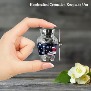 Urna de cremación grande con bandera de los Estados Unidos con un recuerdo para cenizas humanas, urnas decorativas talladas a mano para cenizas de adultos, mujeres y hombres - Product Image 2