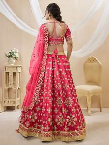 Lehenga Choli Rosa de Seda Artística con Bordado de Lentejuelas y Zari, Dupatta de Malla Suave, Estilo Bollywood para Fiestas y Ocasiones Festivas - Product Image 4