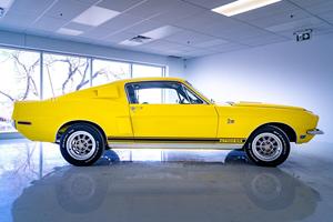 Ford Shelby GT500 KR de 1968 en Excelente Estado, Pintura Amarilla de Pedido Especial, Motor Cobra Jet V8 de 428 Pulgadas Cúbicas, Informe Marti Incluido - Product Image 2