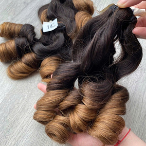 RETOURNEZ AU STOCK : Mèches de cheveux bouclés et rebondissants effet vapeur, couleur magnifique et brillante, 100% cheveux humains, prêtes à être expédiées - Product Image 1