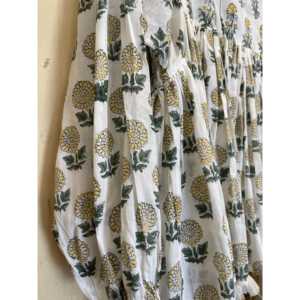 Top de Lino 100% con Estampado Floral de Girasoles para Mujer, Talla Única, Cuello con Lazo, Decoración Bordada con Lentejuelas, Disponible en Talla XL - Product Image 3