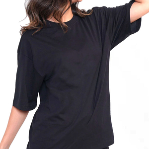 เสื้อยืดผู้หญิงทรงหลวมขนาดใหญ่ สกรีนโลโก้ตามสั่ง ขายส่ง สีขาว ผ้าถัก คอวี สวมใส่สบาย ยั่งยืน ผลิตจากผ้าฝ้ายออร์แกนิค 100% สไตล์สตรีทแวร์ - Product Image 2