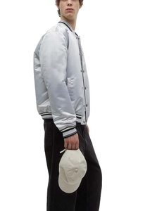 Chaqueta Universitaria Bomber de Seda Satinada con Bordado Frontal Personalizado al por Mayor, de Alta Calidad, Resistente al Viento, para Hombre - Product Image 3