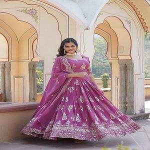 Traje de último diseñador estilo moderno pesado Georgette Lehenga Choli con Dupatta con bordado de secuencia de trabajo proveedor al por mayor - Product Image 1