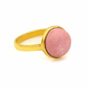 Bague unisexe en argent sterling 925 plaqué or 18 carats, faite à la main, avec thulite rose naturelle de 12 mm, sertie en bélière, bijoux pour femmes - Product Image 5