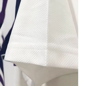 Maillot de football style classique, coupe athlétique contemporaine, empiècements en maille respirante, tenue d'équipe durable, manches courtes imprimées - Product Image 5