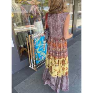 Vestido MASION HOTEL EUGENIE - Mullumbimby, Estilo Gótico, Transpirable y Sostenible, con Diseño de Patchwork, sin Tirantes, Tipo Halter, Ideal para Fiestas Diurnas - Product Image 2