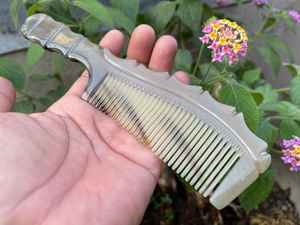 Peigne traditionnel en corne de buffle le plus vendu pour une coiffure douce Matériau naturel pour un peignage lisse et sans enchevêtrement - Product Image 4