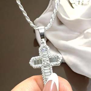 Colgante de lujo con diseño de cruz de plata de ley 925 con diamante de moissanita VVS, estilo hip hop, para uso unisex. - Product Image 5