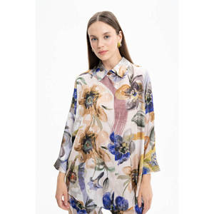 Blusa Bohemia de Gasa con Bordado Floral y Lentejuelas, Corte Holgado, Talla Única - Product Image 1