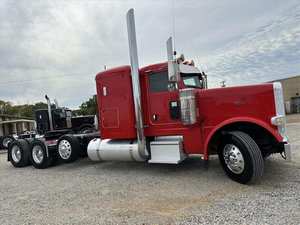 À vendre : Camion semi-remorque 389 Tri Axle Sleeper d'occasion 2021 - Sleeper à toit plat 550HP, boîte manuelle 13 vitesses, exportation mondiale porte-à-porte - Product Image 5
