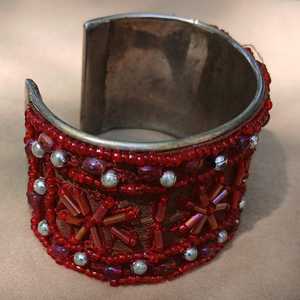 Brazalete ancho de diseñador floral de latón puro 100% hecho a mano, brazalete ajustable, Regalo para mamá - Product Image 1