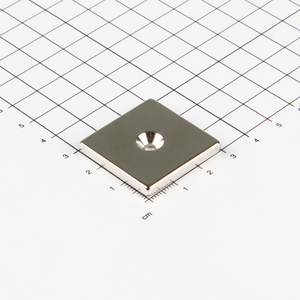 Magnete a blocco in neodimio 30x30x4mm con svasatura conica - Product Image 1