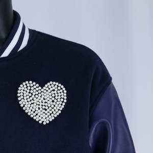 แจ็คเก็ตวาร์ซิตี้แบบวินเทจปี 2026 รับทำโลโก้ OEM แขนหนังแท้ ประดับคริสตัลที่ด้านหลังและด้านหน้า - Product Image 5