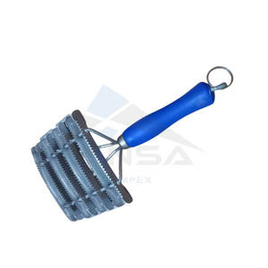 Brosse de toilettage quotidienne EquiCare Pro conçue de manière experte pour un nettoyage efficace, la santé du pelage et l'utilisation avec des kits de toilettage professionnels - Product Image 2