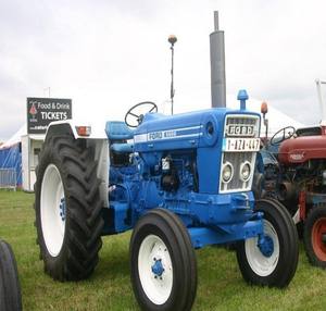 Vente en gros en stock d'occasion FORD 4WD tracteur agricole machines agricoles avec pompe de livraison rapide comme composant de base prix bon marché - Product Image 6