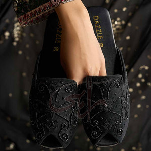 Embrassez l'élégance intemporelle : Khussa classique personnalisable en velours, fait main, tendance mode, imprimé, antidérapant - Product Image 2