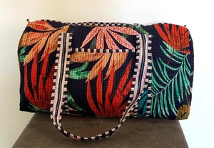 กระเป๋าดัฟเฟิลกีฬาผ้าคอตตอนทำมือพิมพ์ลายเขตร้อนสีดำสำหรับการเดินทางยิมโยคะผ้าควิลท์กีฬาทนทานใช้ในชีวิตประจำวัน - Product Image 2