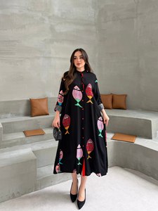 Robe décontractée élégante et confortable pour femme, motif floral, longueur genou, collection vacances, vente en gros - Product Image 5