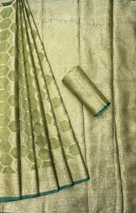 Expresa personalidad vibrante a través de esta tela de seda pura Último nuevo diseño 5,5 MTR Saree predrapeado de longitud larga con blusa - Product Image 4