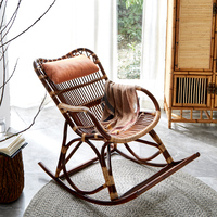 Chaise à bascule en rotin tissé à la main