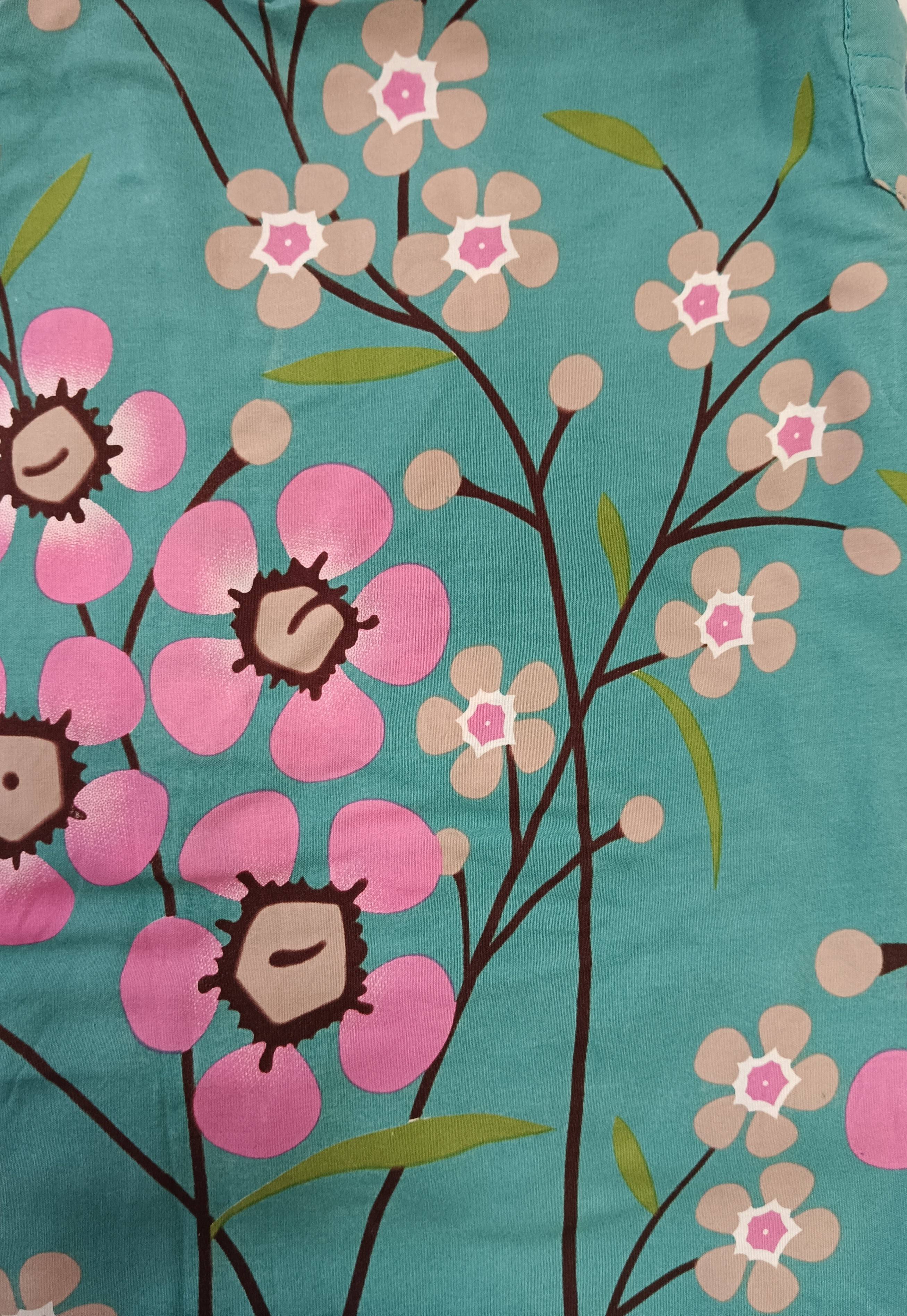 มีสีเขียวขุ่น