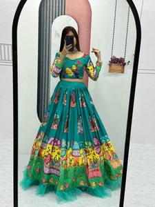Último diseñador de algodón puro estampado a mano trabajo Lehenga Choli por FabZone ropa india y paquistaní - Product Image 2