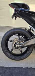 Motocicleta Deportiva de Alto Rendimiento de 900cc Lista para Pista - Product Image 2