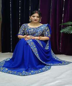 Travail de broderie lourde sari avec chemisier mat pièce les femmes indiennes portent sari bas prix en gros surat vêtement - Product Image 2