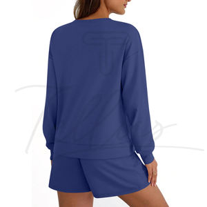 Sudadera Corta Informal de Invierno Personalizada para Mujer con Logotipo Frontal y Diseño Forrado - Product Image 3