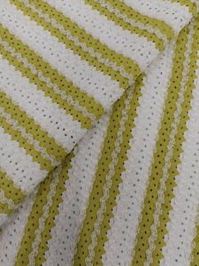 เสื้อยืดไหมพรมลายทางคอกลมแขนสั้นเข้ารูปสำหรับผู้ชาย - Product Image 4