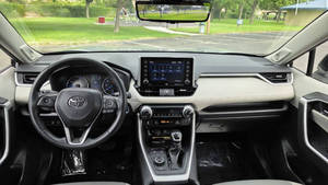 Voiture d'occasion de qualité à prix abordable, Toyota RAV4 Hybride XLE Premium 2021, conduite à gauche - Product Image 2