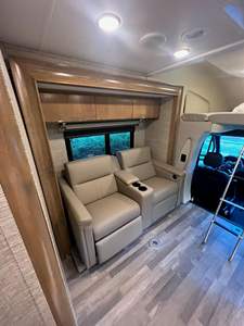 รถบ้านมอเตอร์โฮม Tiffin Wayfarer 25QW รุ่นปี 2020 Sprinter 3500XD วิ่งมาแล้วประมาณ 5,100 ไมล์ เครื่องยนต์เทอร์โบดีเซล V6 - Product Image 5