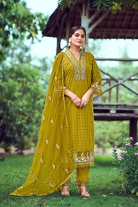 Lanzamiento de la nueva colección de Chikankari de algodón Premium con bordado pesado y encaje para mujer - Product Image 5