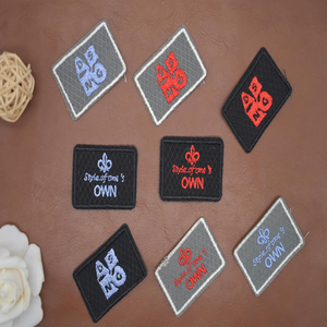 Etichette Tessute Personalizzate in Poliestere con Logo Aziendale per Abbigliamento, Cappelli, Borse e Scarpe - Product Image 2