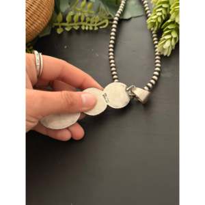 Pendentif Ella Peters Kingman en argent sterling et turquoise, design toile d'araignée vintage, serti clos, cadeau pour enfants, motif numéro, animal, insecte - Product Image 5