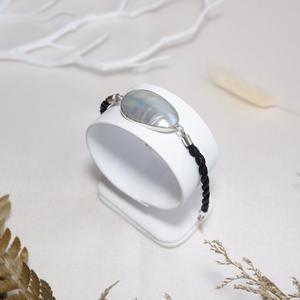 Pulsera de perlas de concha con diseño étnico único y elegante - Product Image 5