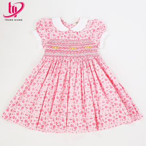 Vente en gros de robes smockées pour filles fabriquées à partir de 100% de coton, tailles personnalisées, fourniture de vêtements doux pour enfants de l'usine de vêtements du Vietnam - Product Image 1