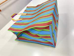 Bolsa de compras de nailon reutilizable ecológica con cremallera RPET Bolsas de playa de plástico recicladas tejidas a rayas hechas en la India - Product Image 3