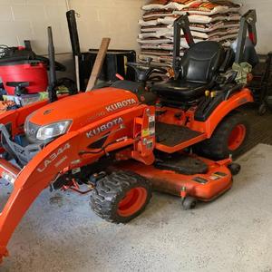 Vente en gros Kubota BX2680 Tracteur diesel sous-compact 25.5 HP 4WD HST Tracteur de qualité supérieure pour l'aménagement paysager polyvalent - Product Image 1