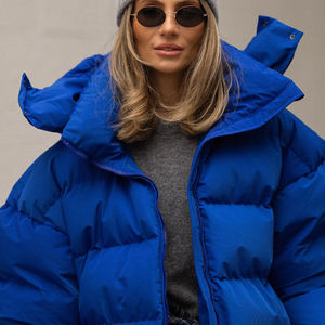 Chaqueta acolchada ligera para mujer con aislamiento acolchado, ropa exterior de invierno para exportación y comercio al por mayor. - Product Image 4