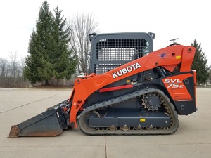 Chargeuse compacte sur chenilles Kubota SVL75-2 d'occasion, performante, pour travaux agricoles et de construction - Product Image 6