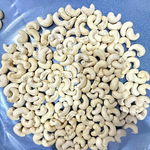 Noix de Cajou SANTIGO Kaju Badam W180 W240 W320 Exportées vers le Moyen-Orient, UE Noix de Cajou Séchées - Product Image 1