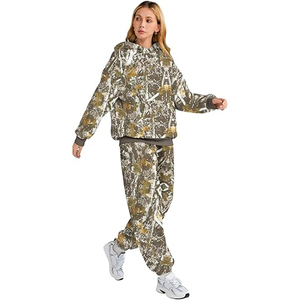 Vêtements de sport tendance avec des impressions colorées personnalisées, ensembles de survêtements imprimés pour femmes, tissu doux et coupe décontractée pour les actives. - Product Image 3