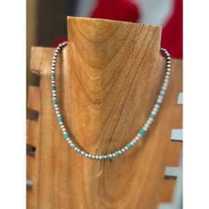 Collar Navajo de Turquesa y Plata de Ley con Perlas, Joyería Cultural Coleccionable - Product Image 3
