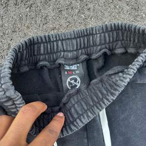 2025 Vintage Acid Wash Men's Sweat Suit Distressed Cut <b>Sew</b> Applique Embroidery Patch Logo Rhinestone Gem Stone Tracksuit Winter - Product Image 6